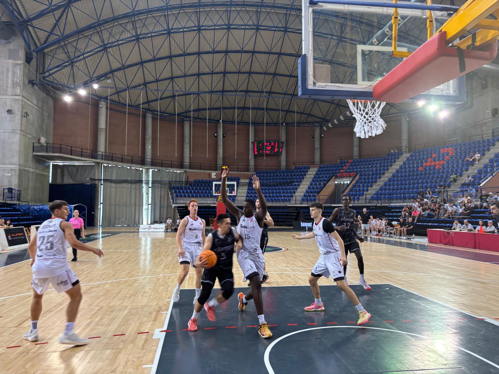 Lee más sobre el artículo 🏀 Crónica | Copa España: El Clavijo inaugura la temporada con un final de infarto ante Iraurgi (68-65)